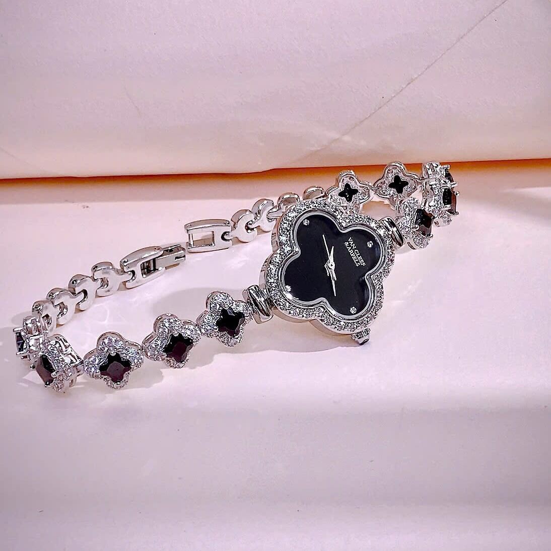 Đồng Hồ Van Cleef & Arpels Nữ Dây Lắc Tay Cỏ 4 Lá Vỏ Bạc Hoa Đen Size 27mm