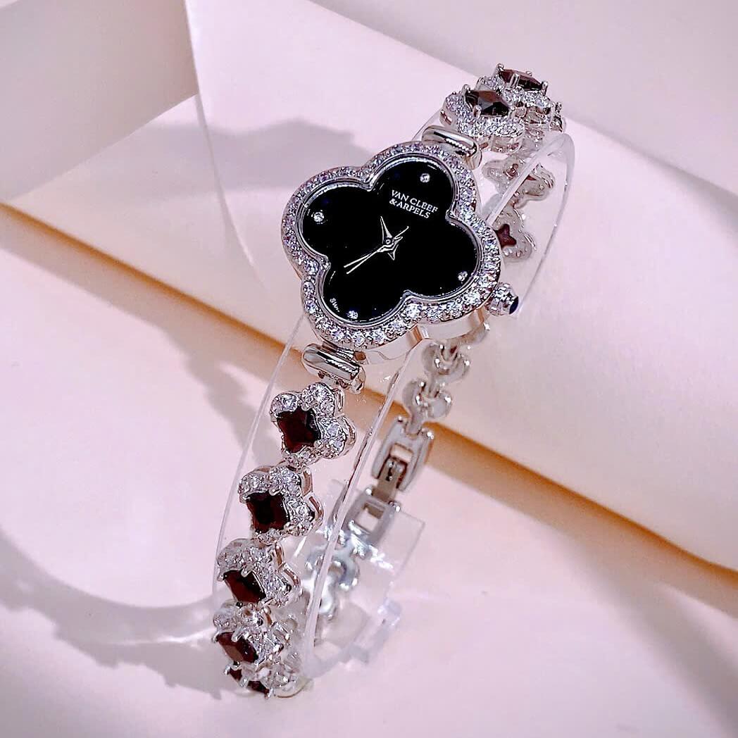 Đồng Hồ Van Cleef & Arpels Nữ Dây Lắc Tay Cỏ 4 Lá Vỏ Bạc Hoa Đen Size 27mm