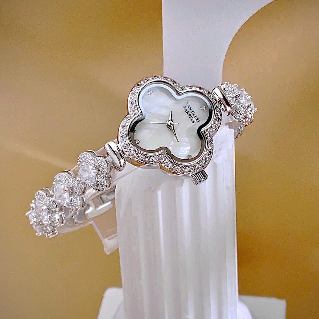 Đồng Hồ Van Cleef & Arpels Nữ Dây Lắc Tay Cỏ 4 Lá Vỏ Bạc Hoa Trắng Xà Cừ Size 27mm
