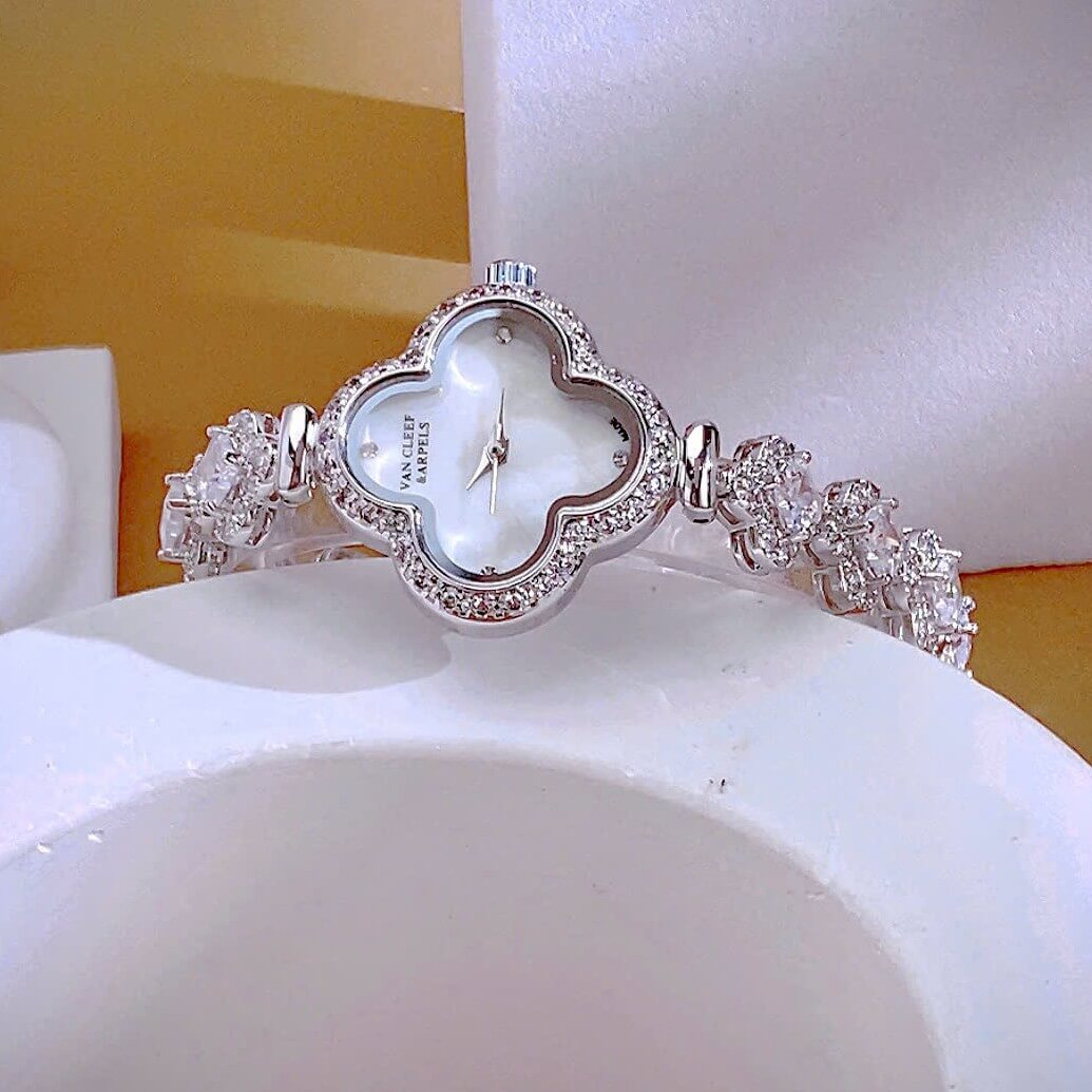 Đồng Hồ Van Cleef & Arpels Nữ Dây Lắc Tay Cỏ 4 Lá Vỏ Bạc Hoa Trắng Xà Cừ Size 27mm