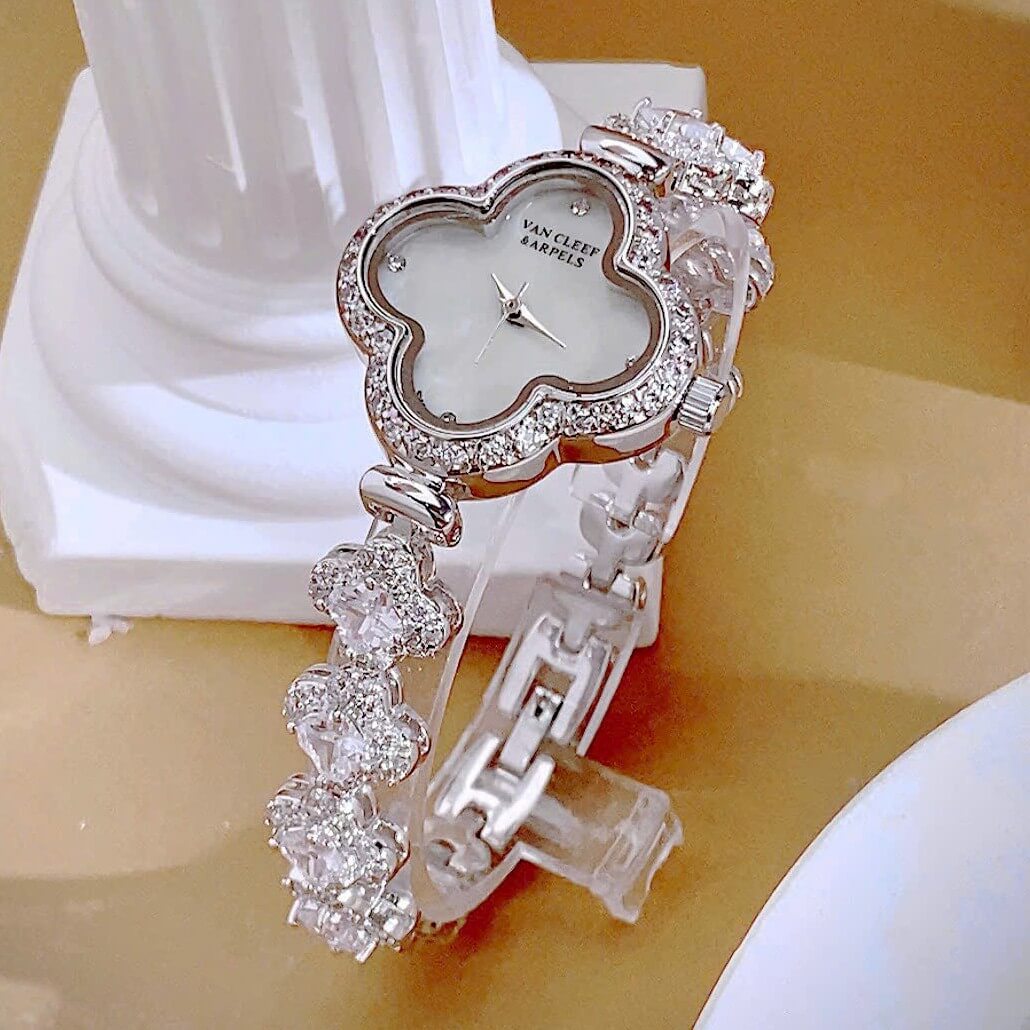 Đồng Hồ Van Cleef & Arpels Nữ Dây Lắc Tay Cỏ 4 Lá Vỏ Bạc Hoa Trắng Xà Cừ Size 27mm