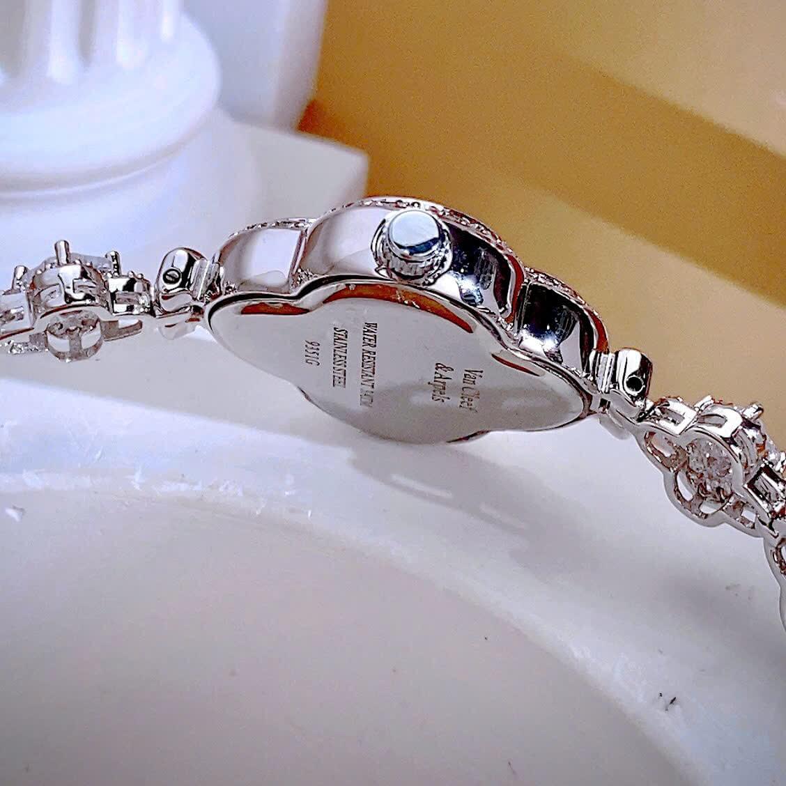 Đồng Hồ Van Cleef & Arpels Nữ Dây Lắc Tay Cỏ 4 Lá Vỏ Bạc Hoa Trắng Xà Cừ Size 27mm