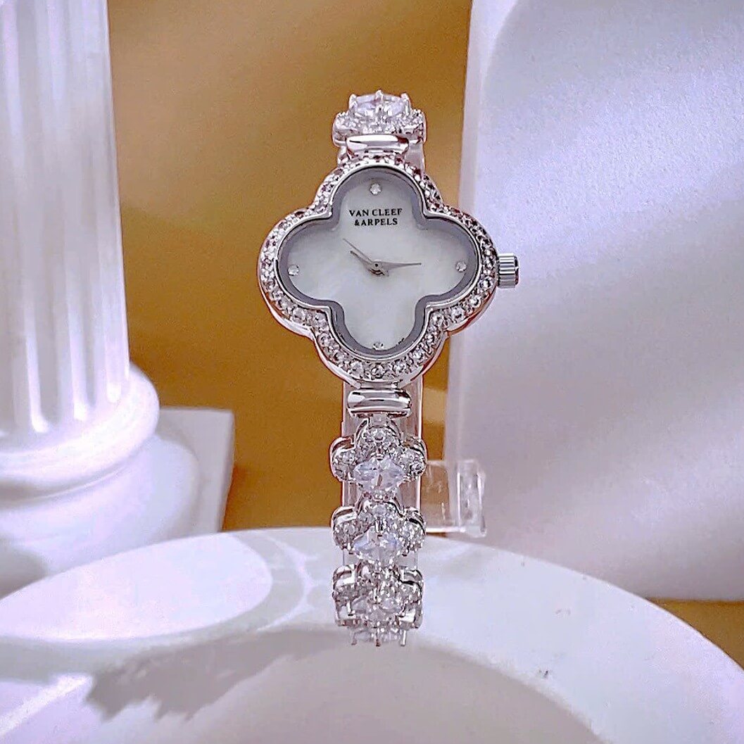 Đồng Hồ Van Cleef & Arpels Nữ Dây Lắc Tay Cỏ 4 Lá Vỏ Bạc Hoa Trắng Xà Cừ Size 27mm