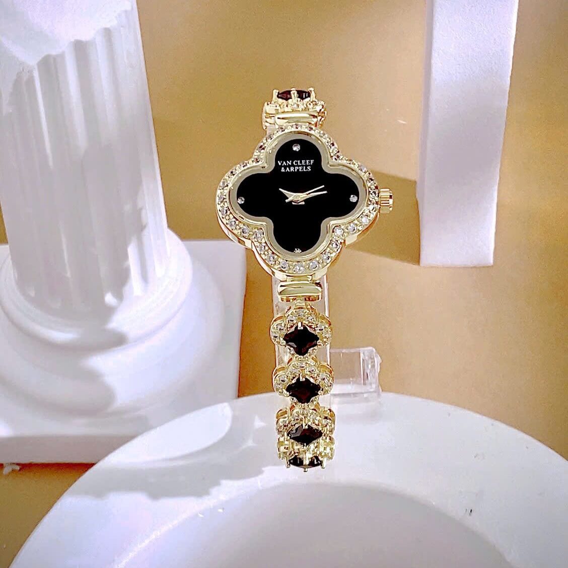 Đồng Hồ Van Cleef & Arpels Nữ Dây Lắc Tay Cỏ 4 Lá Vỏ Vàng Hoa Đen Size 27mm