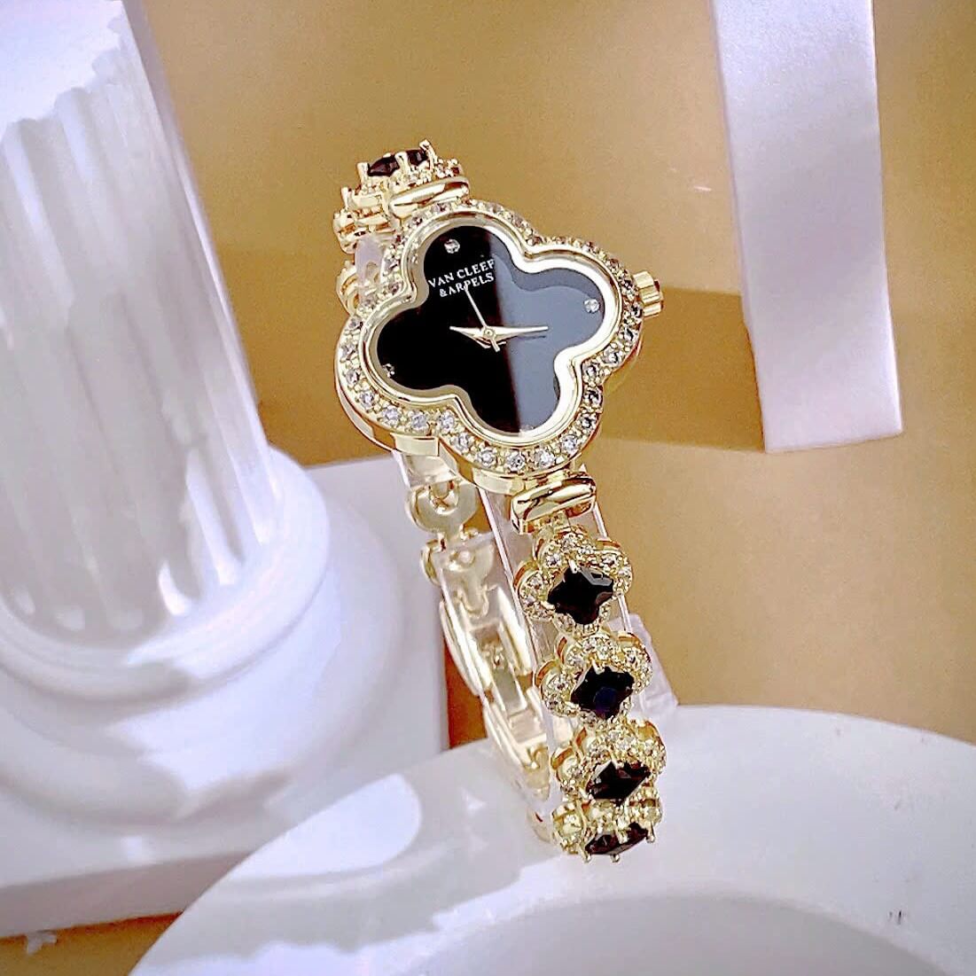 Đồng Hồ Van Cleef & Arpels Nữ Dây Lắc Tay Cỏ 4 Lá Vỏ Vàng Hoa Đen Size 27mm