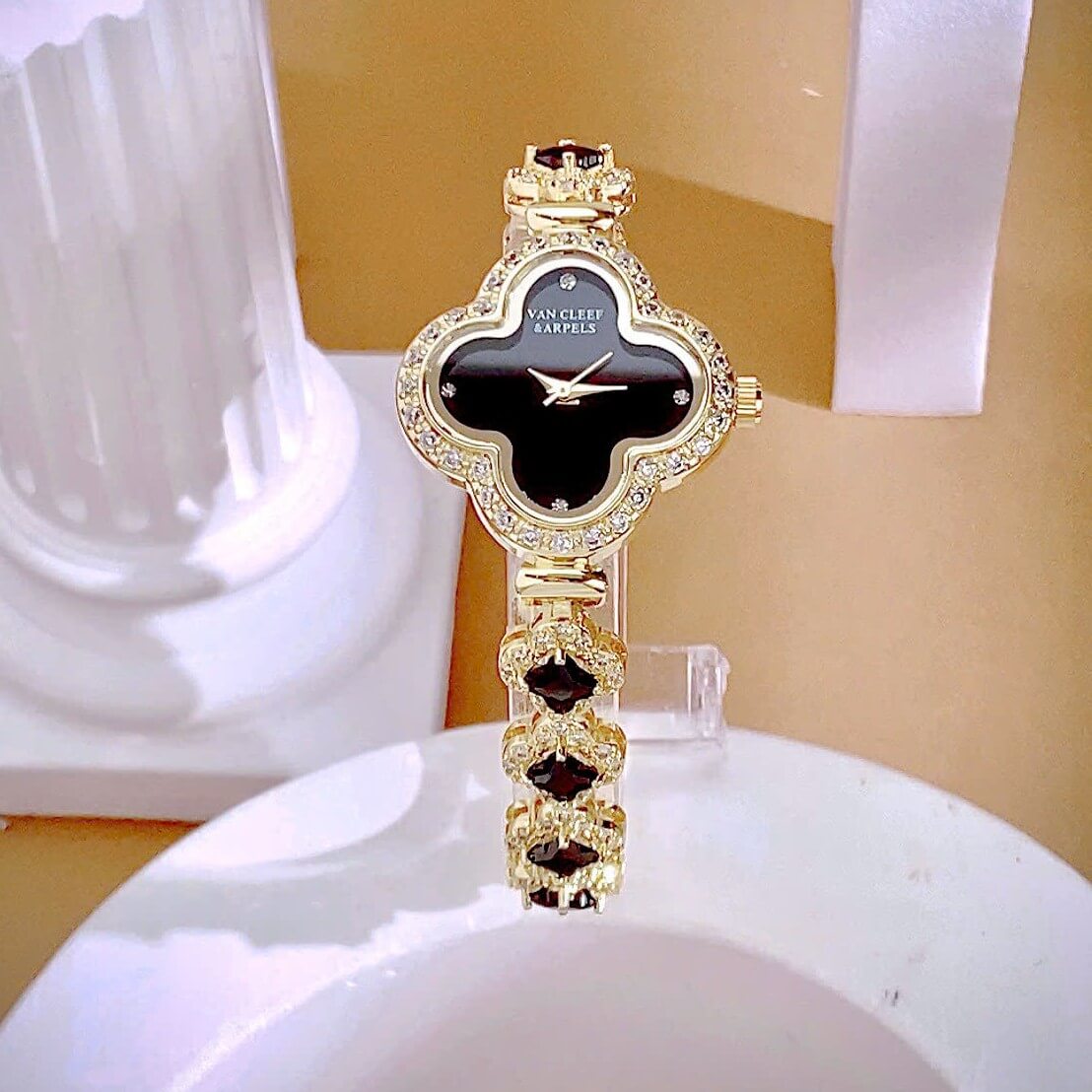Đồng Hồ Van Cleef & Arpels Nữ Dây Lắc Tay Cỏ 4 Lá Vỏ Vàng Hoa Đen Size 27mm