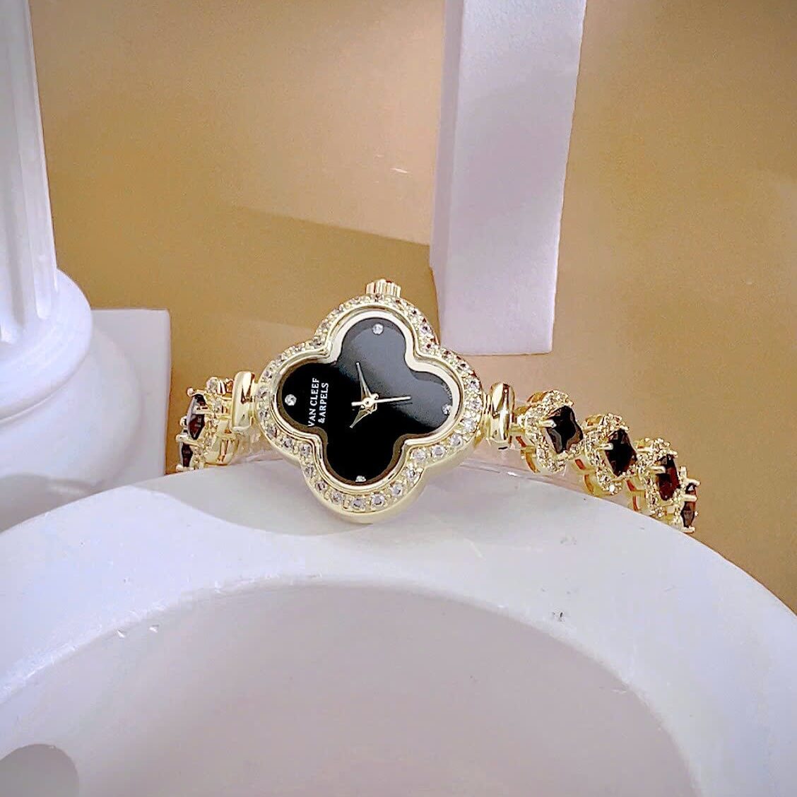 Đồng Hồ Van Cleef & Arpels Nữ Dây Lắc Tay Cỏ 4 Lá Vỏ Vàng Hoa Đen Size 27mm