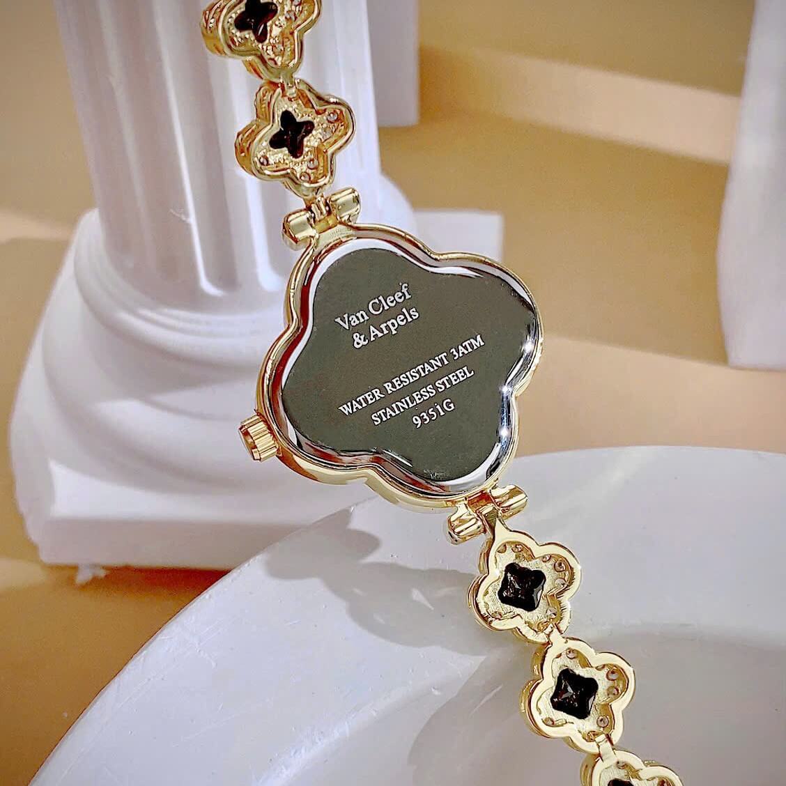 Đồng Hồ Van Cleef & Arpels Nữ Dây Lắc Tay Cỏ 4 Lá Vỏ Vàng Hoa Đen Size 27mm