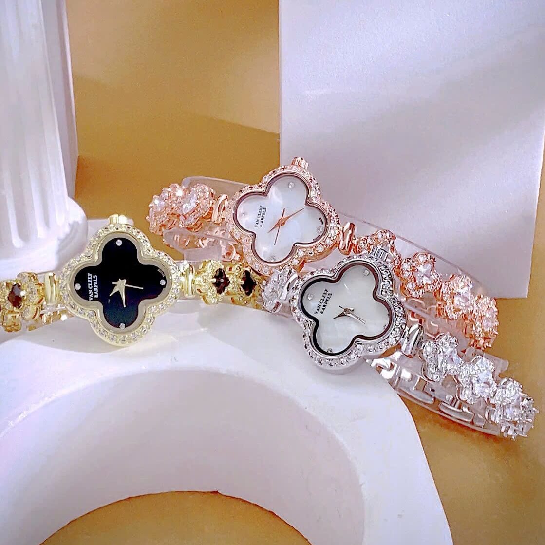 Đồng Hồ Van Cleef & Arpels Nữ Dây Lắc Tay Cỏ 4 Lá Vỏ Vàng Hoa Đen Size 27mm