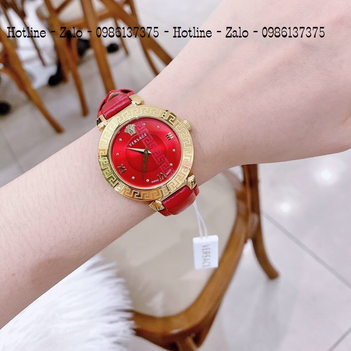 Đồng Hồ Nữ Versace Daphnis Dây Da Đỏ Gold 35mm