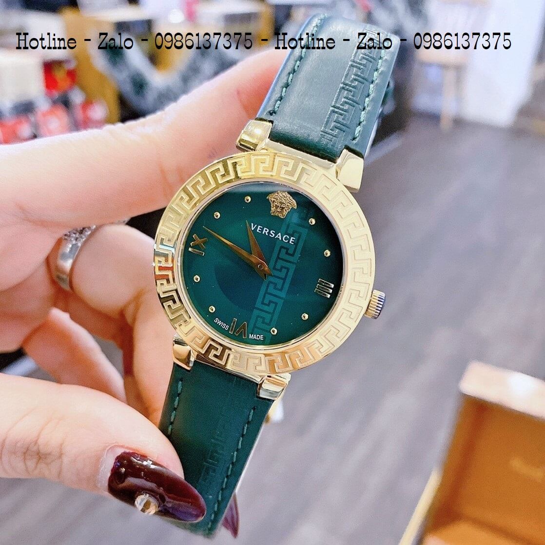 Đồng Hồ Nữ Versace Daphnis Dây Da Xanh Đậm 35mm