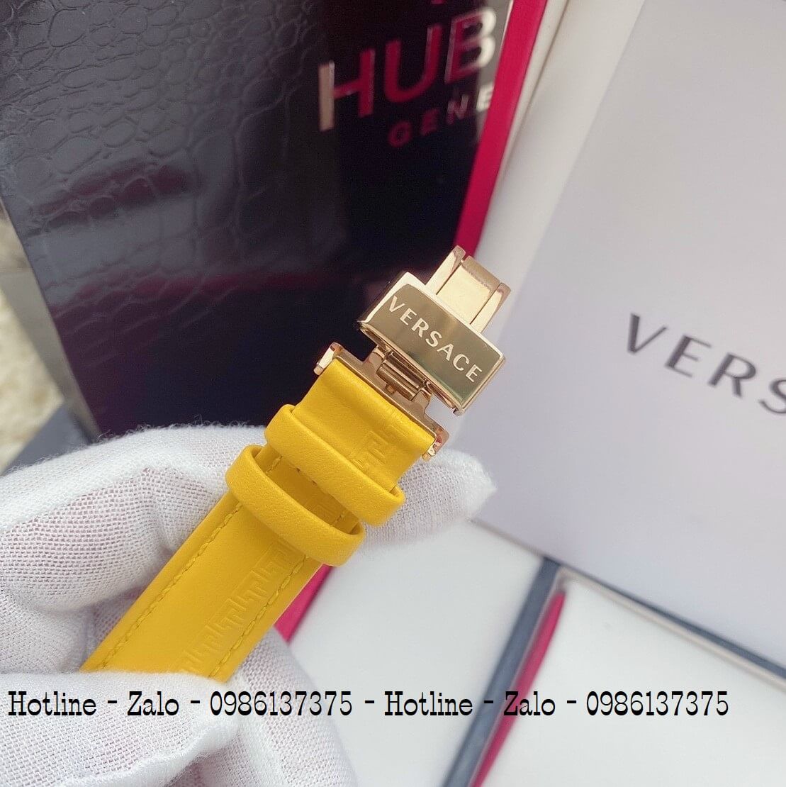 Đồng Hồ Nữ Versace Daphnis Dây Da Vàng Mặt Đen 35mm