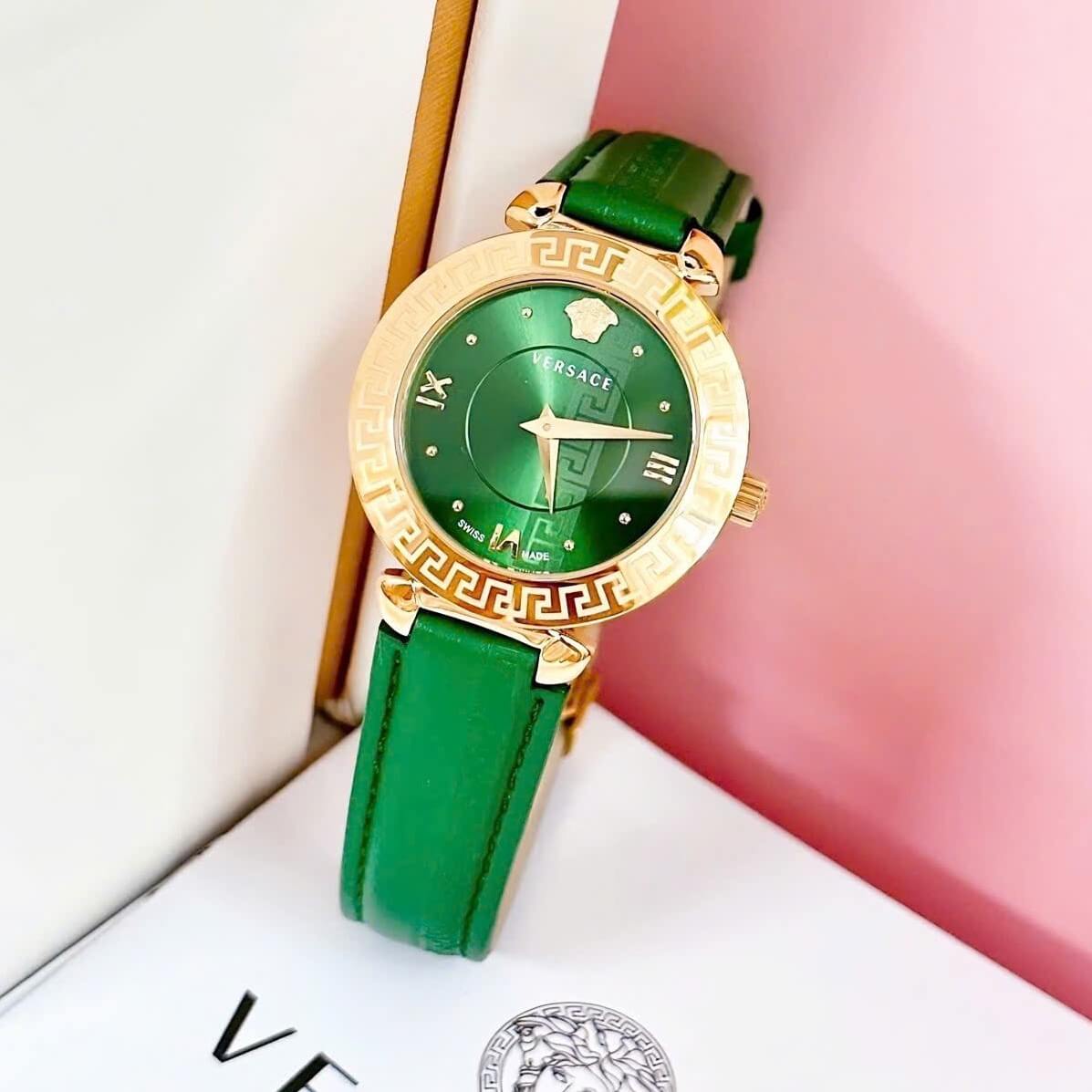 Đồng Hồ Versace Daphnis Nữ Dây Da Xanh Size 35mm (Vỏ Vàng)