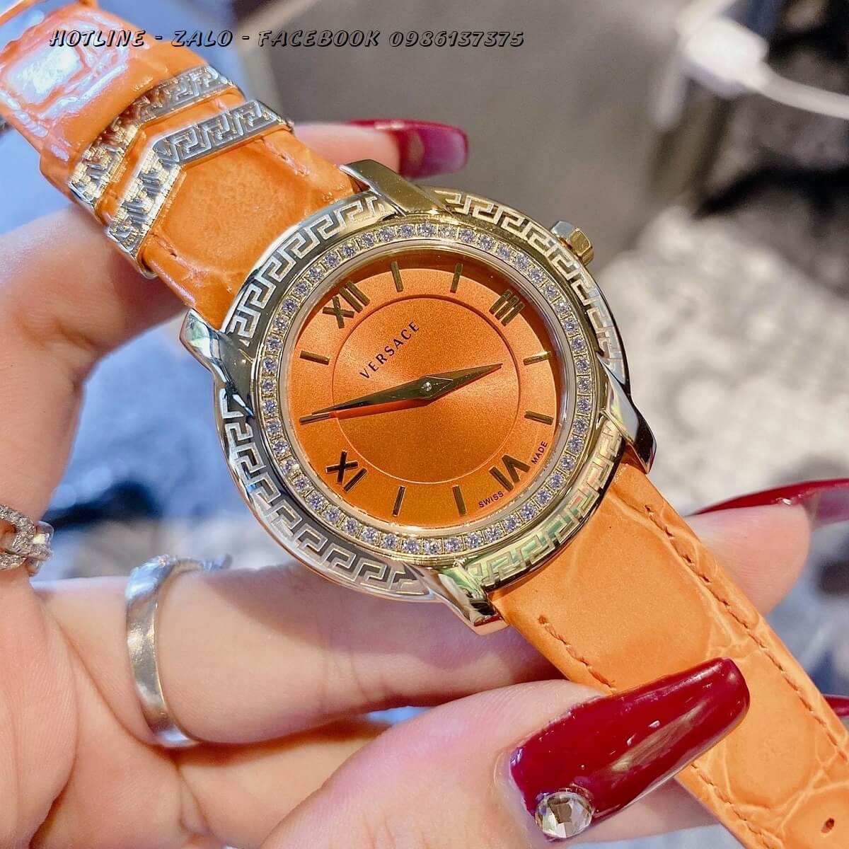 Đồng Hồ Versace DV-25 Nữ Mặt Tròn Dây Da Cam Đính Đá 36mm