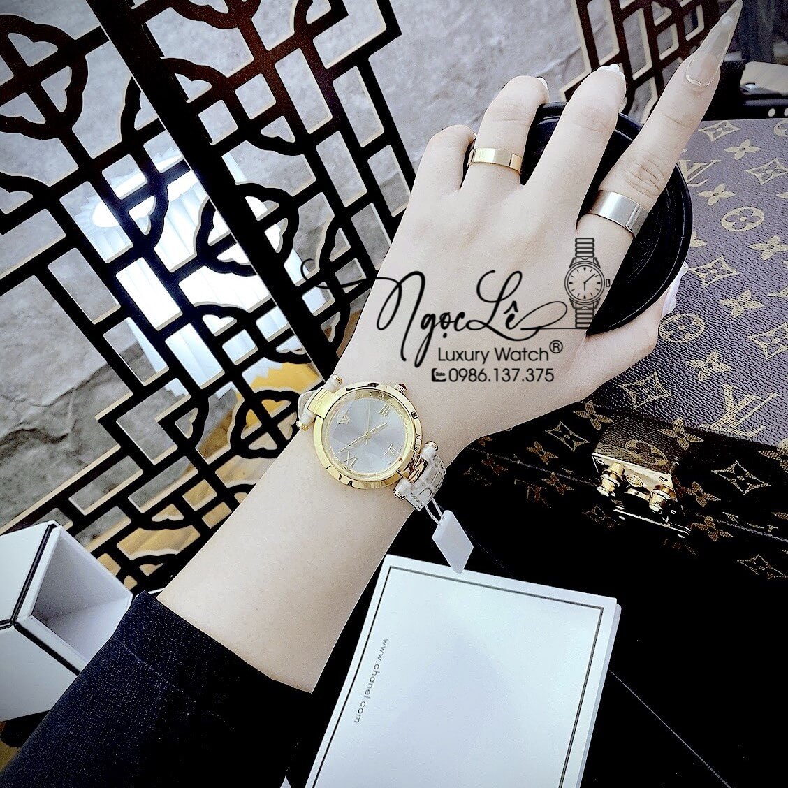 Đồng Hồ Nữ Versace Revive Dây Da Nude Mặt Xám Size 35mm Máy Thụy Sỹ