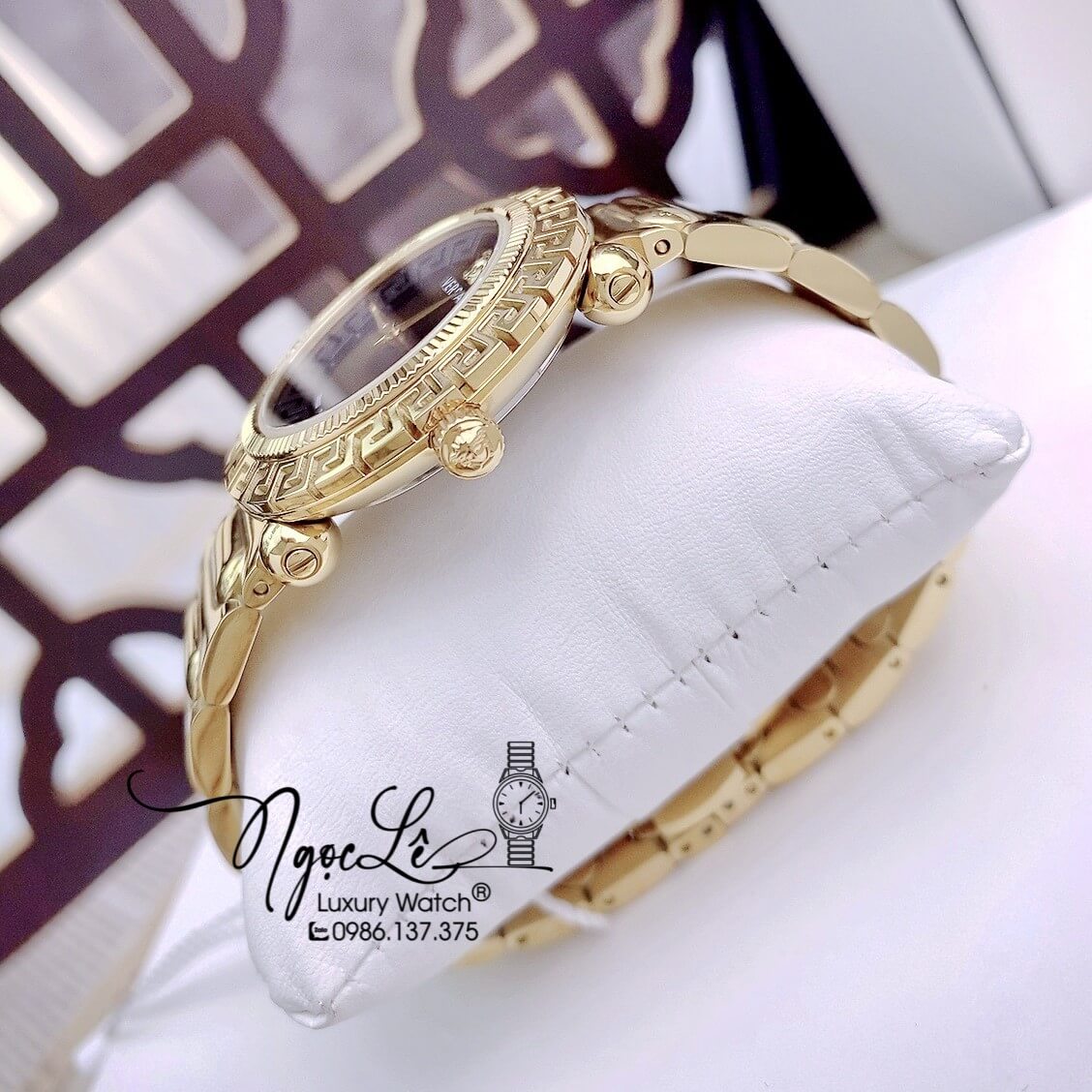 Đồng Hồ Nữ Versace Greca Twist Dây Kim Loại Vàng Mặt Đen Size 35mm