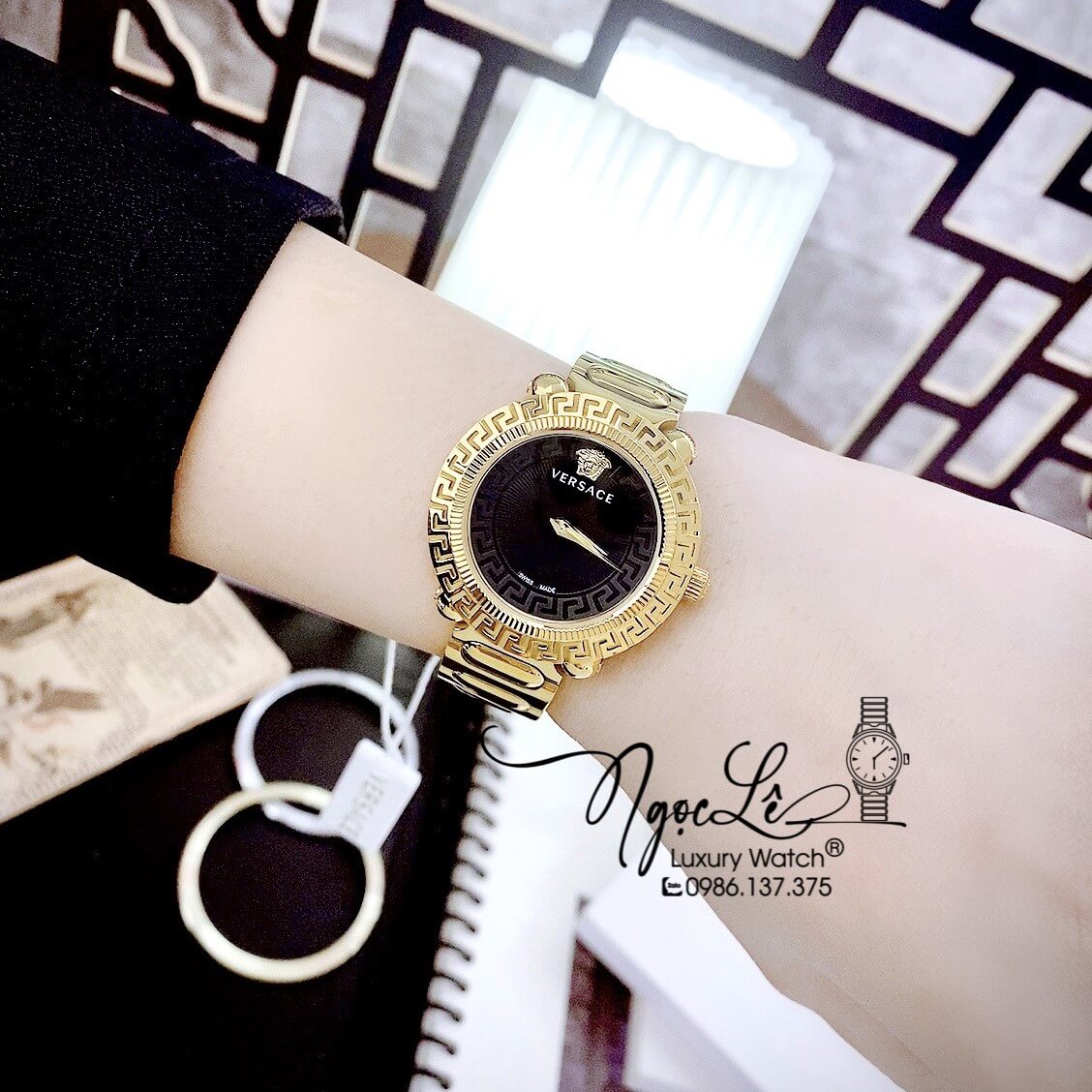 Đồng Hồ Nữ Versace Greca Twist Dây Kim Loại Vàng Mặt Đen Size 35mm