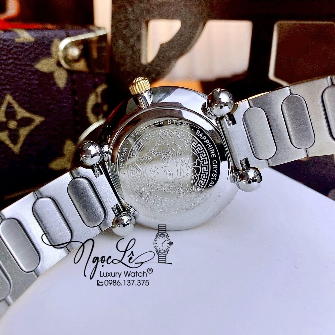 Đồng Hồ Nữ Versace Greca Twist Dây Kim Loại Demi Mặt Xanh Dương Size 35mm