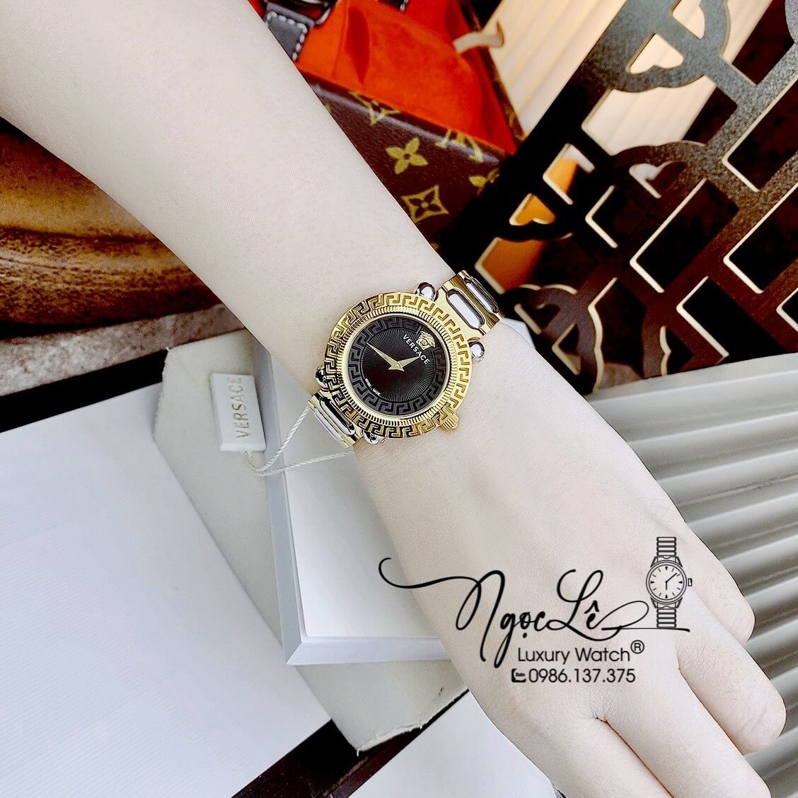 Đồng Hồ Nữ Versace Greca Twist Dây Kim Loại Demi Mặt Đen Size 35mm