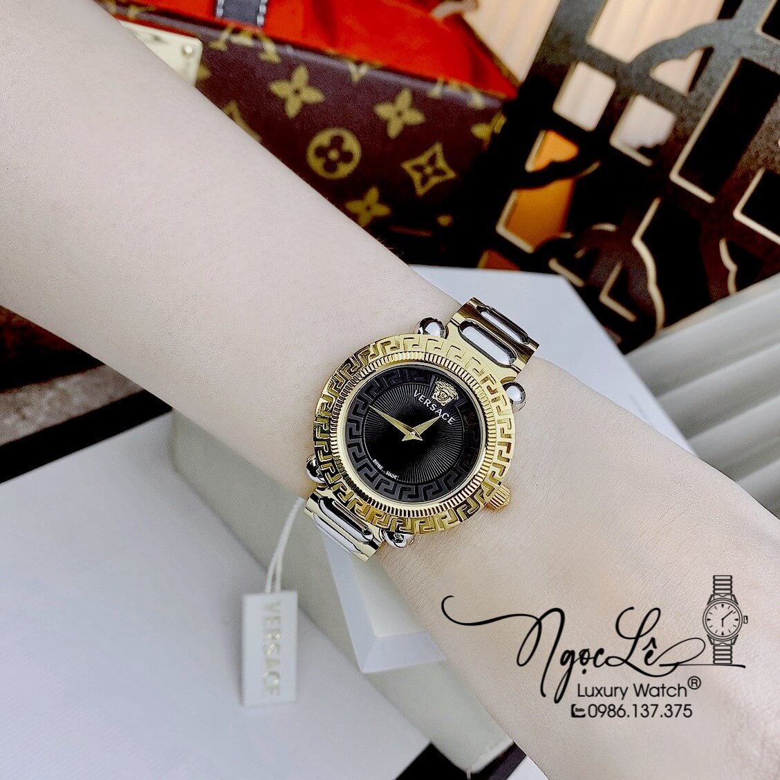 Đồng Hồ Nữ Versace Greca Twist Dây Kim Loại Demi Mặt Đen Size 35mm