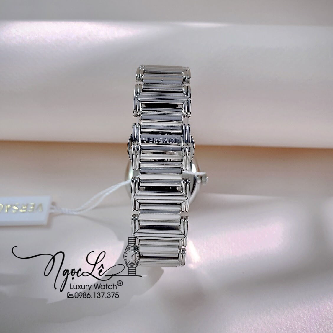 Đồng Hồ Nữ Versace Tribute Dây Kim Loại Bạc Mặt Trắng 35mm