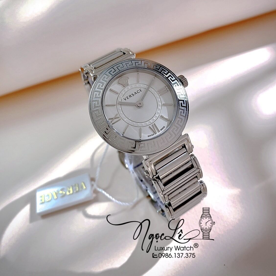 Đồng Hồ Nữ Versace Tribute Dây Kim Loại Bạc Mặt Trắng 35mm