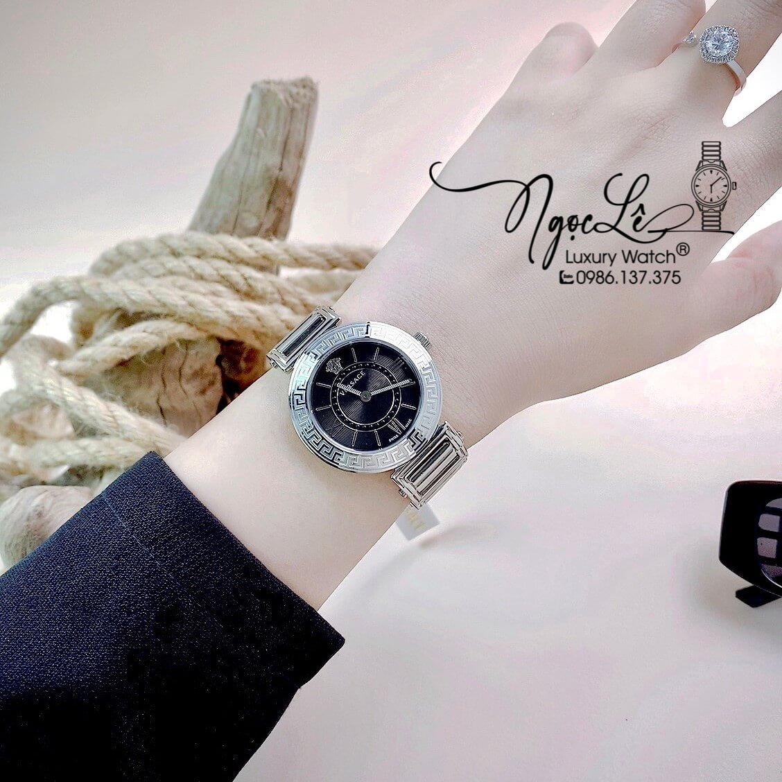 Đồng Hồ Nữ Versace Tribute Dây Kim Loại Bạc Mặt Đen 35mm