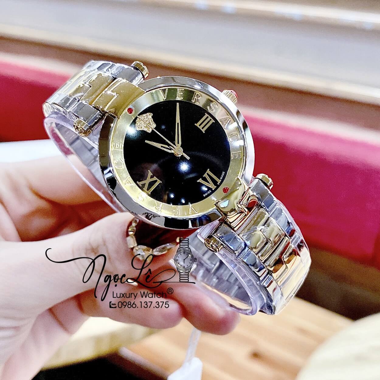 Đồng Hồ Nữ Versace Revive Dây Kim Loại Demi Vàng Mặt Đen Size 35mm Máy Thụy Sỹ