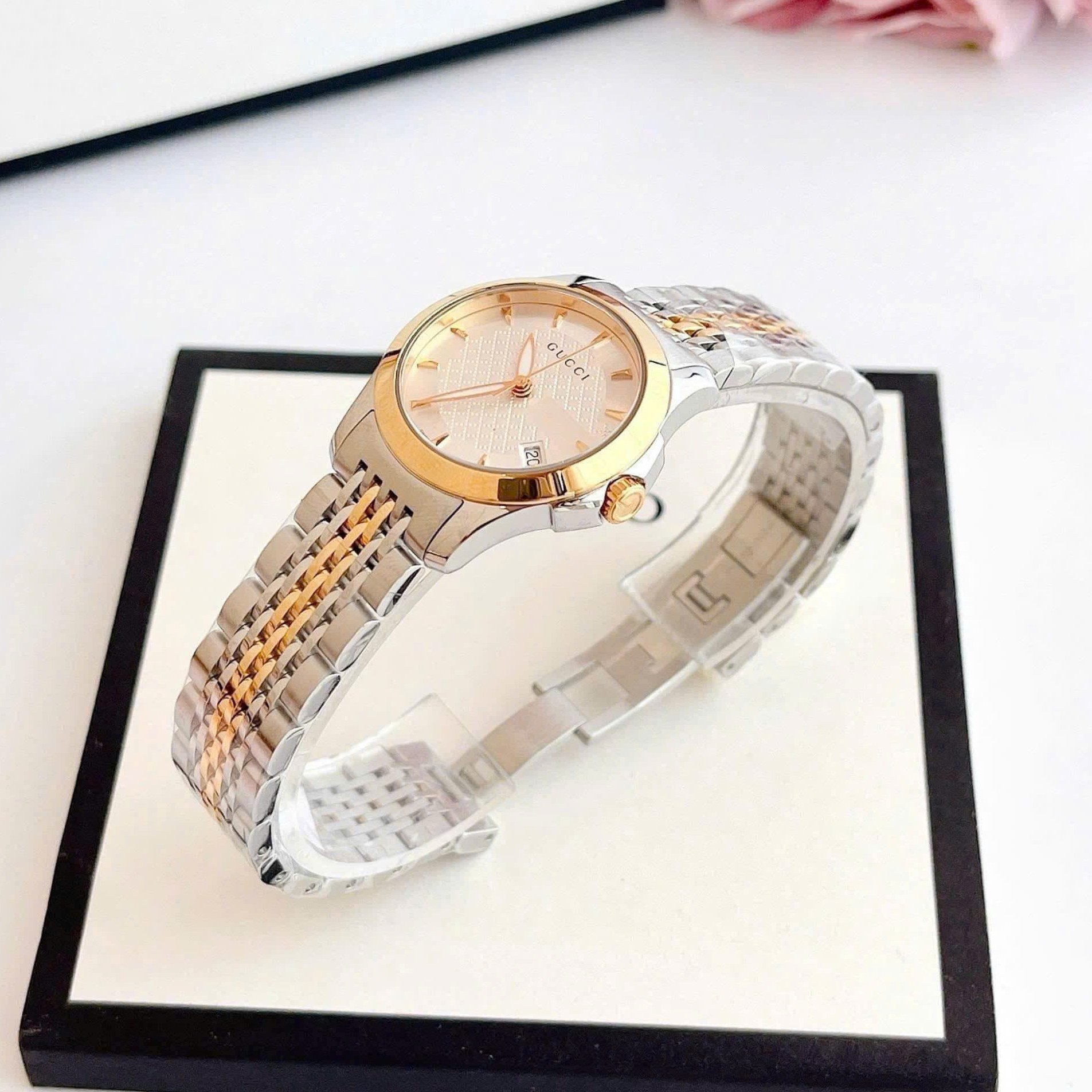 Đồng Hồ Nữ Gucci G-Timeless Dây Thép Demi Vàng Mặt Trắng Size 28mm