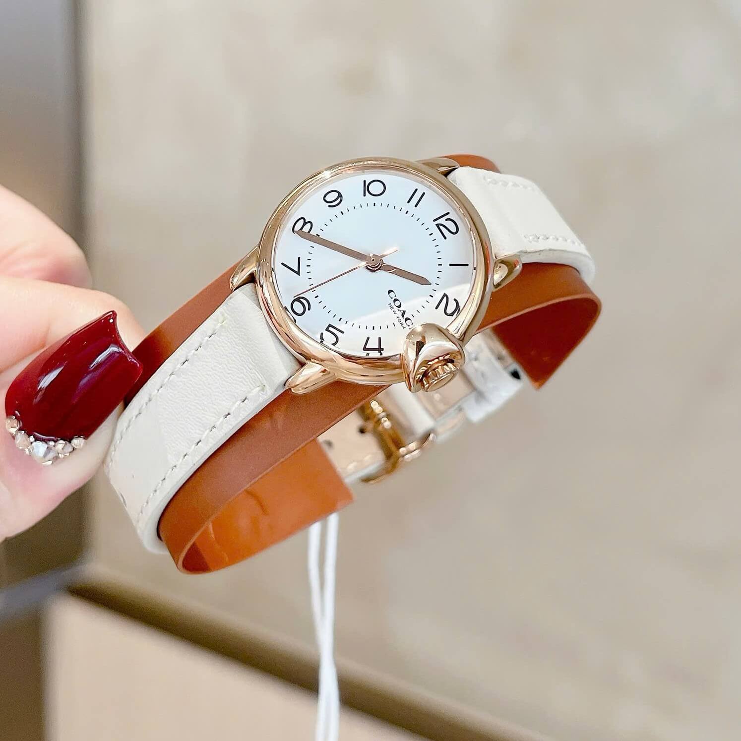 Đồng Hồ Nữ Coach Arden Size 28mm Dây Da Trắng Kem Mặt Trắng Vỏ Rose Quartz