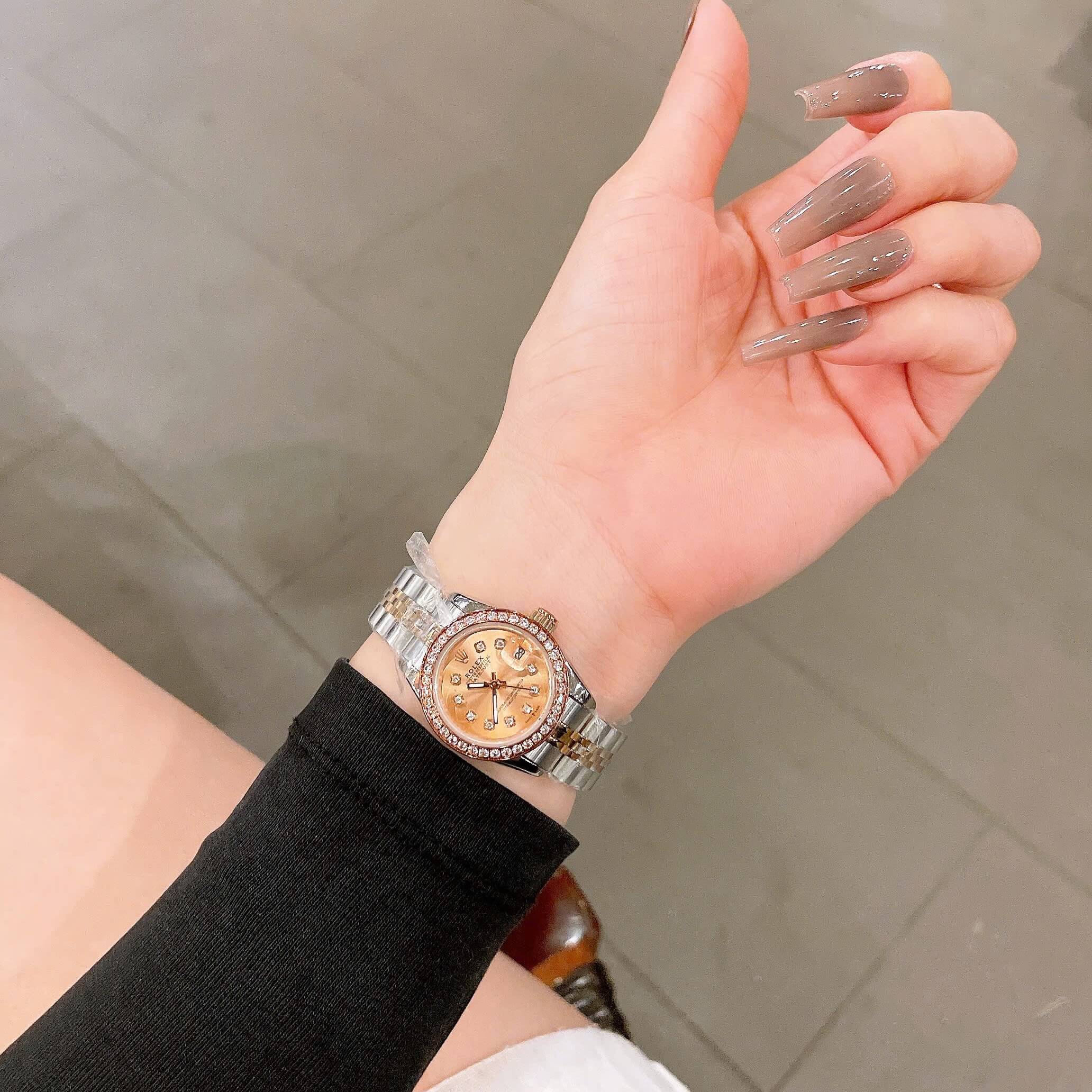 Đồng Hồ Rolex Datejust Nữ Size 28mm Dây Thép Demi Vàng Hồng Máy Pin Niềng Đá