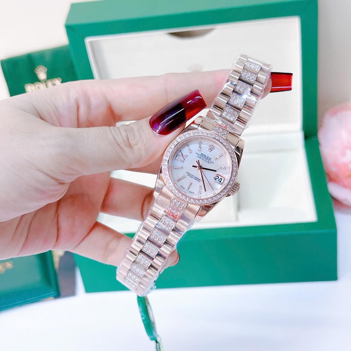 Đồng Hồ Nữ Rolex Datejust Viền Đá Mặt Trắng Xà Cừ Dây Kim Loại Vàng Hồng Đính Đá Size 31mm