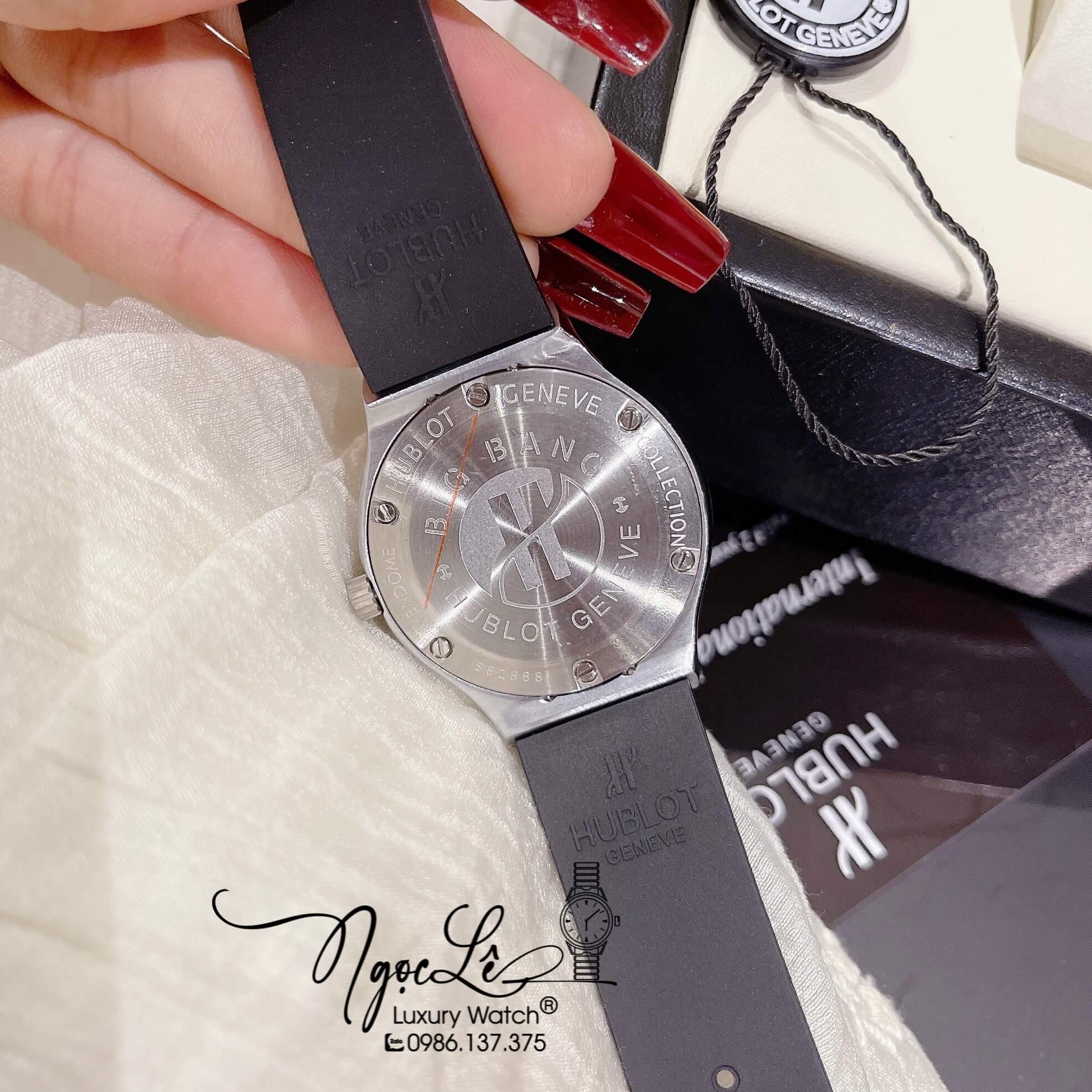 Đồng Hồ Hublot Classic Fusion Nữ Dây Silicon Đen Đính Đá Đen Vỏ Bạc Size 34mm