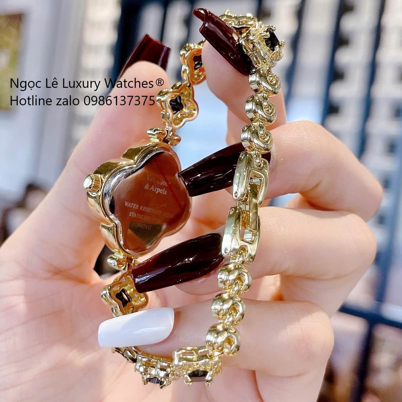 Đồng Hồ Van Cleef & Arpels Cỏ 4 Lá Màu Đen Vỏ Vàng Size 27mm - Đồng Hồ Lắc Tay Nữ