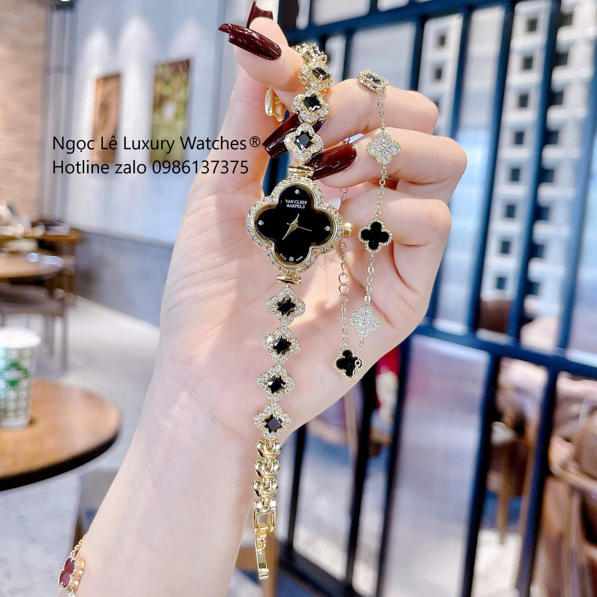 Đồng Hồ Van Cleef & Arpels Cỏ 4 Lá Màu Đen Vỏ Vàng Size 27mm - Đồng Hồ Lắc Tay Nữ