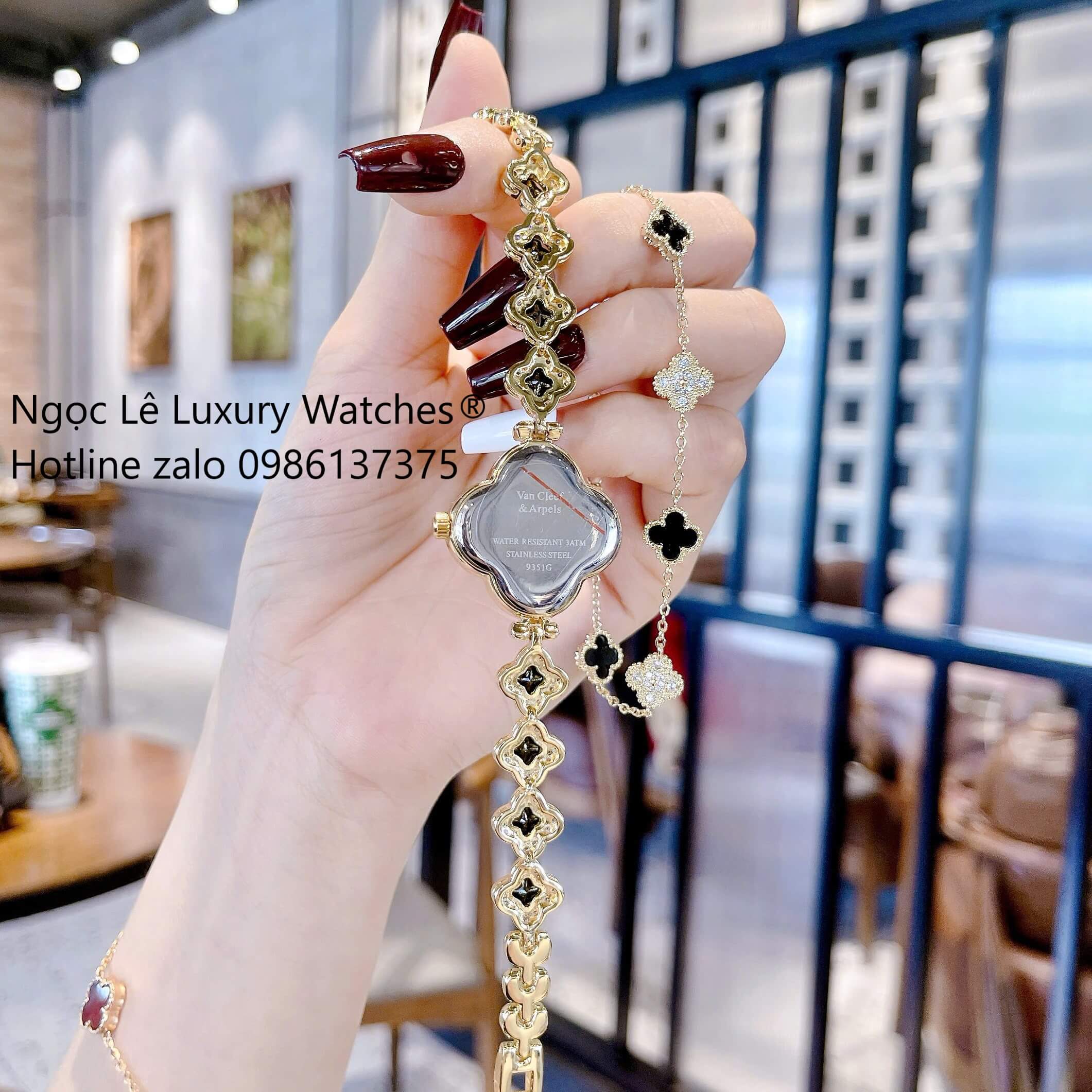 Đồng Hồ Van Cleef & Arpels Cỏ 4 Lá Màu Đen Vỏ Vàng Size 27mm - Đồng Hồ Lắc Tay Nữ