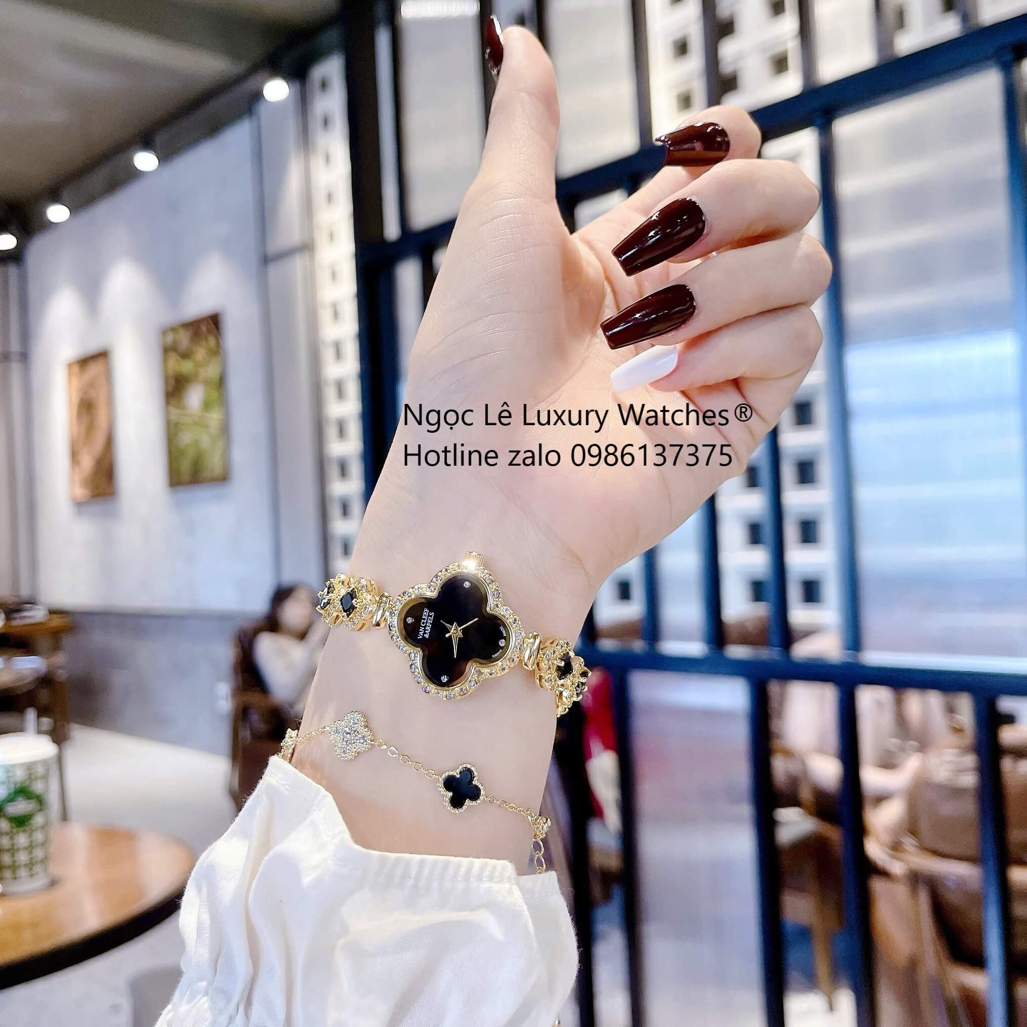 Đồng Hồ Van Cleef & Arpels Cỏ 4 Lá Màu Đen Vỏ Vàng Size 27mm - Đồng Hồ Lắc Tay Nữ