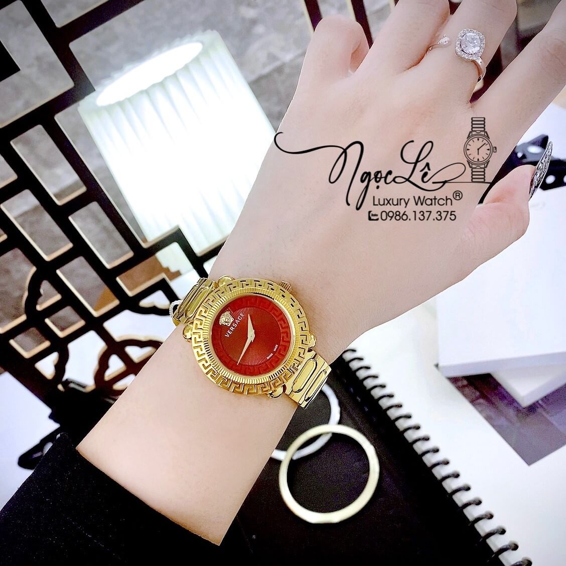 Đồng Hồ Nữ Versace Greca Twist Dây Kim Loại Vàng Mặt Đỏ Size 35mm
