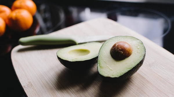 Ăn bơ hàng ngày giúp giảm cholesterol