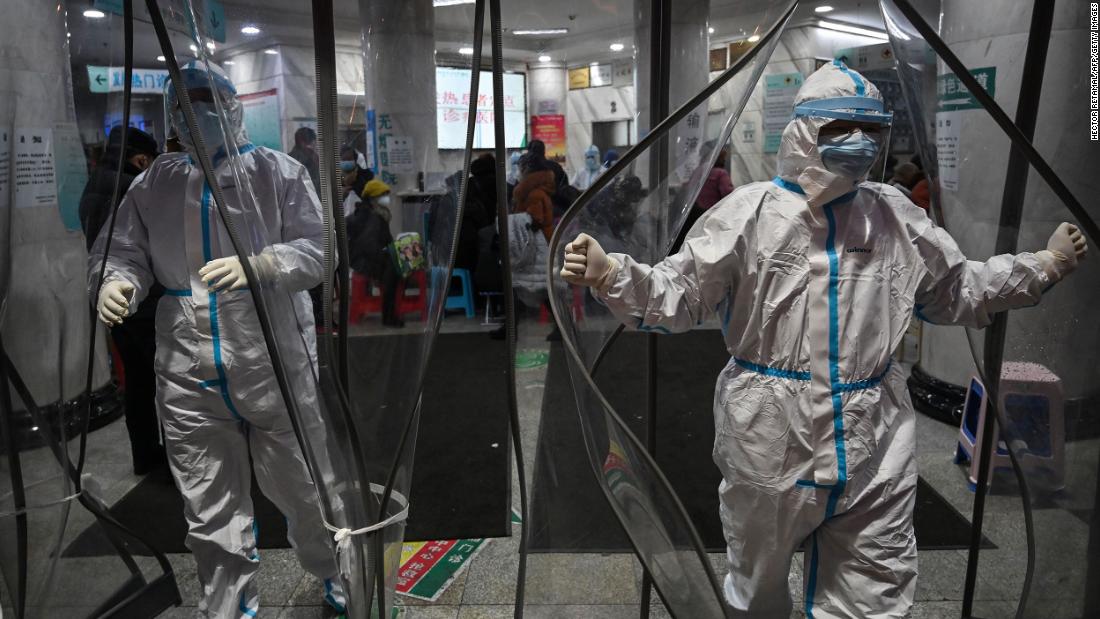 Trung Quốc cảnh báo rằng virus corona có thể lây lan trước khi các triệu chứng xuất hiện trong khi khi số người chết đang gia tăng