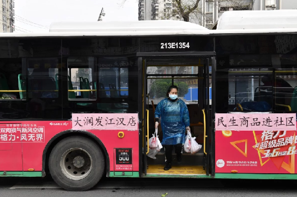 Virus corona có thể lan xa 4.5m và tồn tại trong không khí 30 phút.