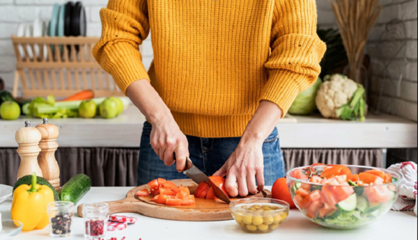 Phụ nữ sống lâu hơn và tốt hơn với một chế độ ăn uống được cải thiện Phụ nữ sống lâu hơn và tốt hơn với một chế độ ăn uống được cải thiện