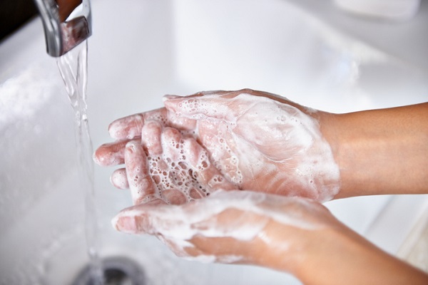 WHO: Rửa tay đúng cách với xà phòng và nước