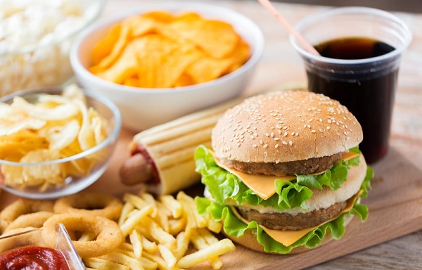 Chế độ ăn phương Tây có thể làm tăng nguy cơ viêm ruột, nhiễm trùng