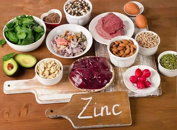 Kẽm (Zinc) giúp chống lại sự nhiễm trùng, nhưng nhiều người bị thiếu hụt khoáng chất quan trọng này
