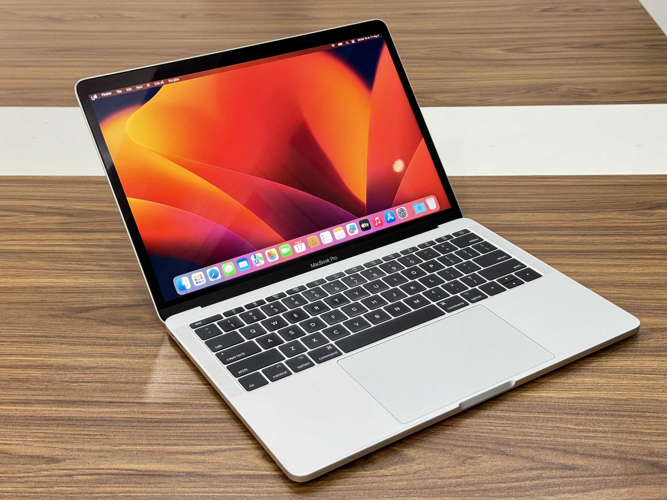 MacBook pro 13インチ 2017 corei7 メモリ16GB 最 安値 価格