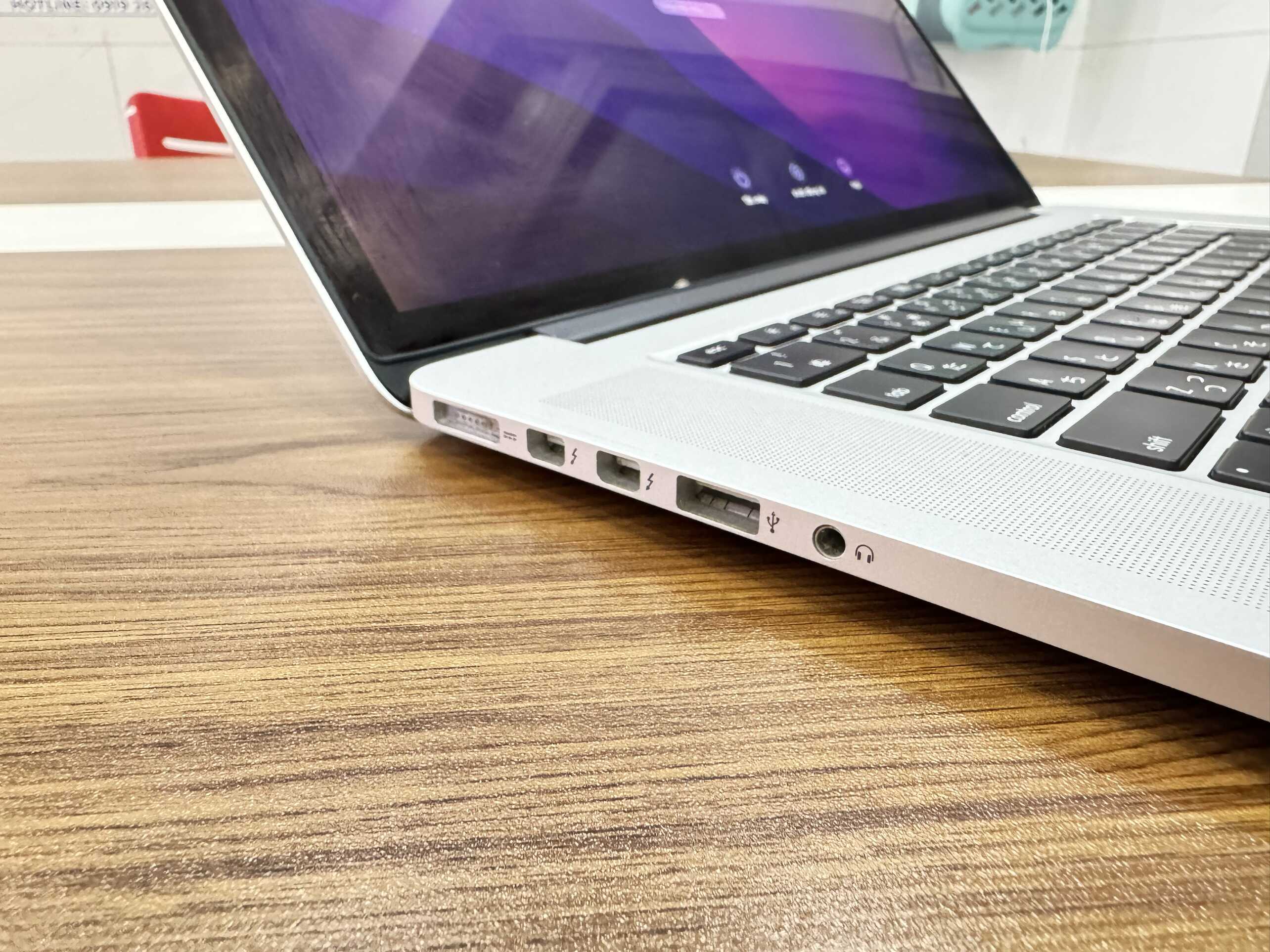 2345)MacBook pro i7 512GB もりあがっ 16GB 15インチ
