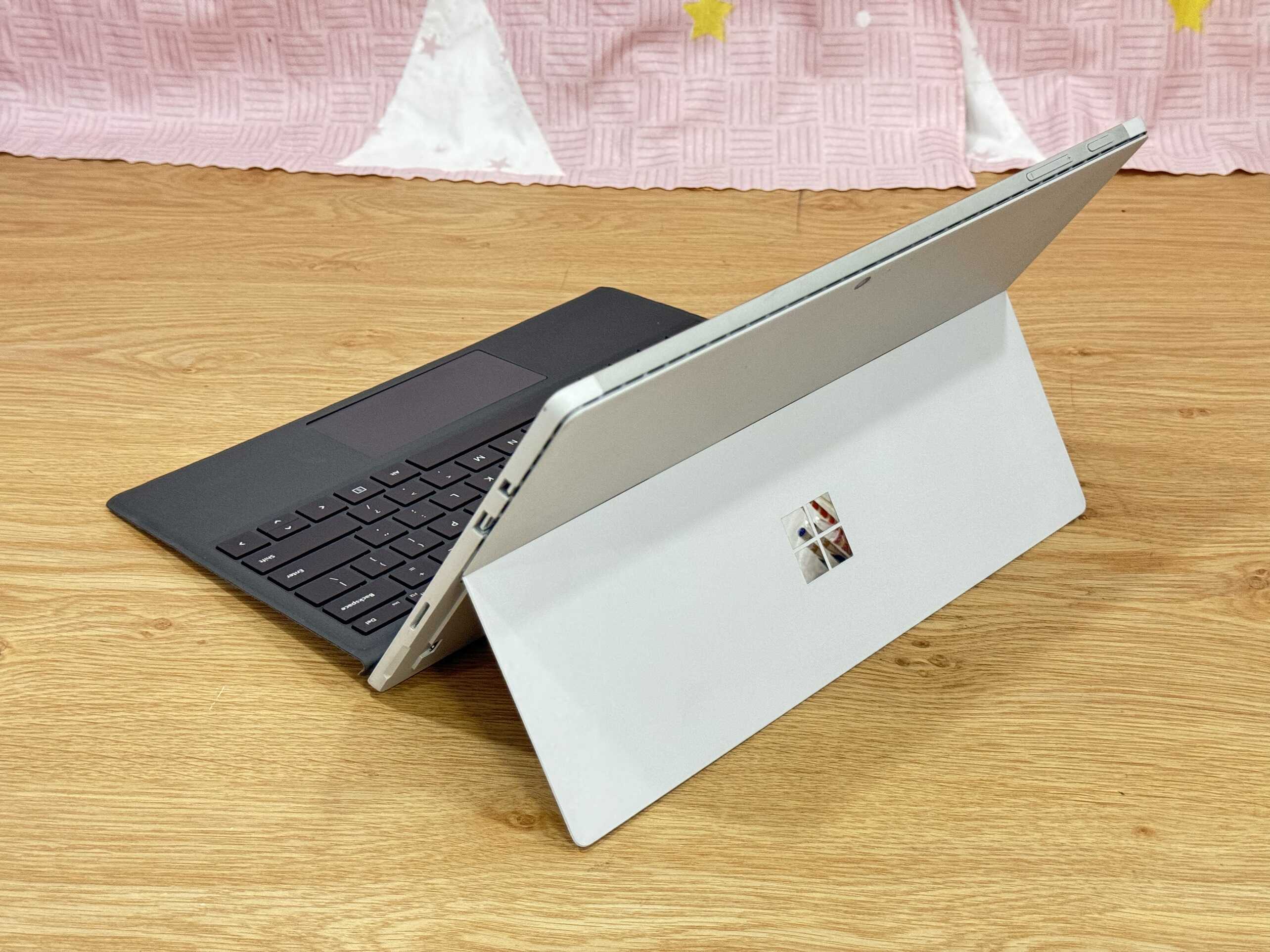 Microsoft Surface Pro 5 - Core i7-7660U - RAM 8GB - SSD Microsoft Surface Pro 5 - Core i7-7660U - RAM 8GB - SSD