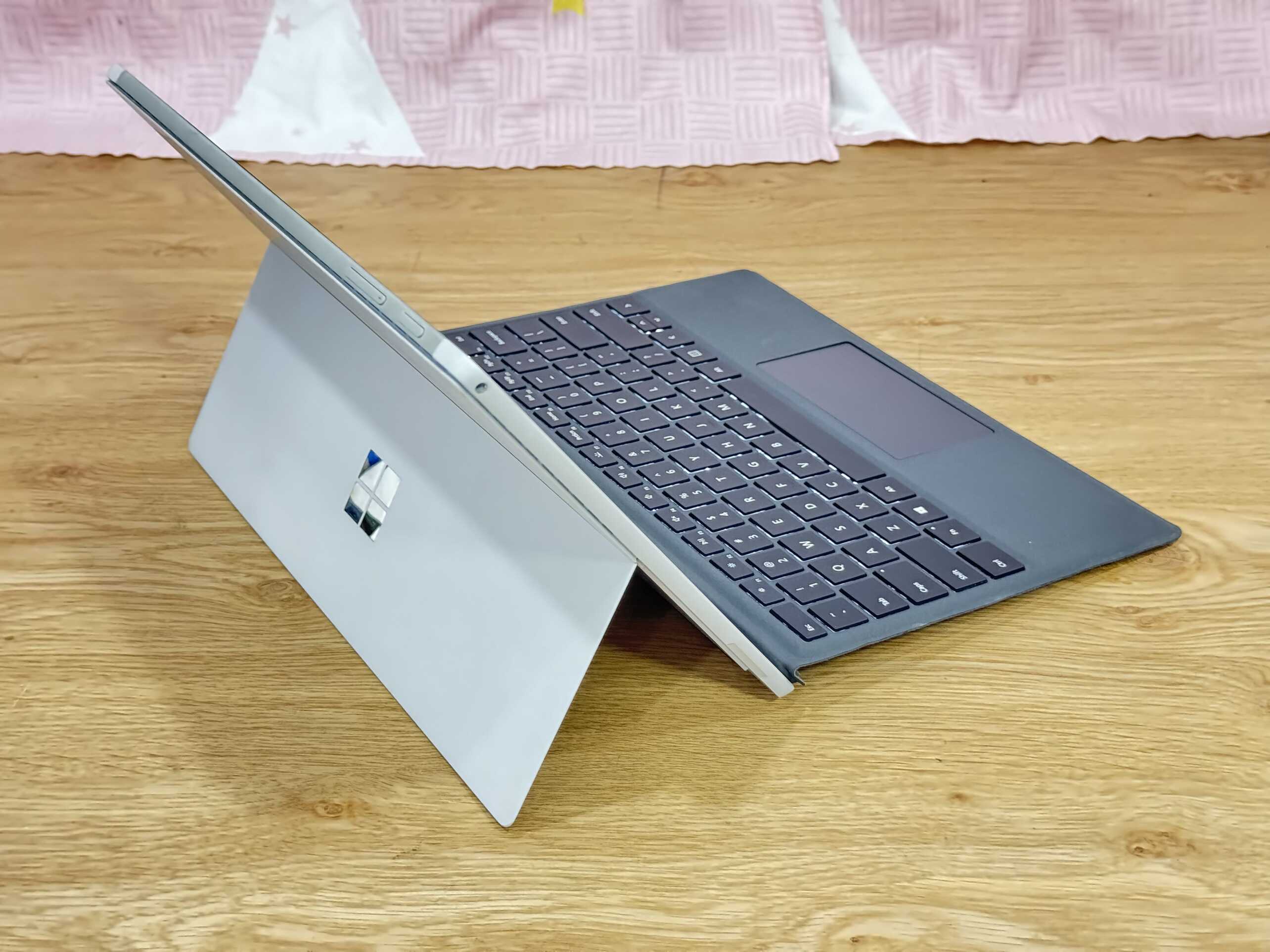 Microsoft Surface Pro 5 - Core i7-7660U - RAM 8GB - SSD Microsoft Surface Pro 5 - Core i7-7660U - RAM 8GB - SSD