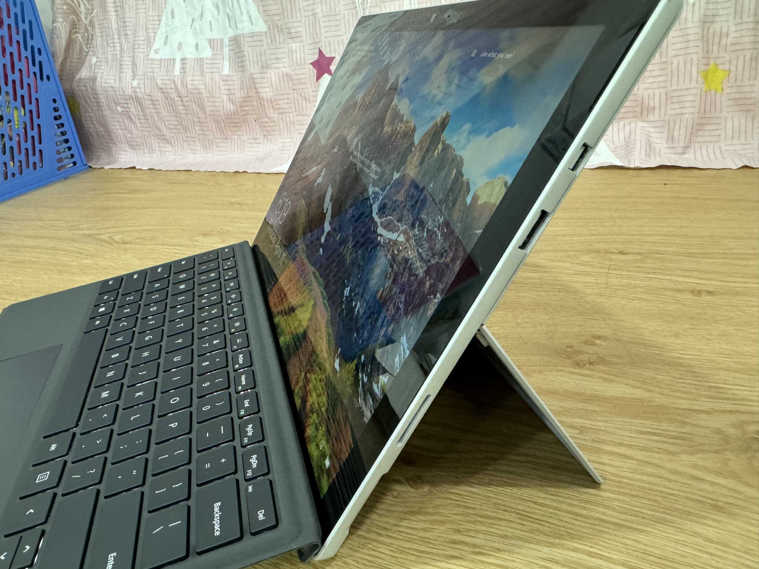 Microsoft Surface Pro 5 - Core i7-7660U - RAM 8GB - SSD Microsoft Surface Pro 5 - Core i7-7660U - RAM 8GB - SSD